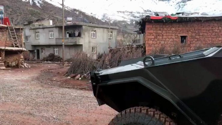 Siirt’te jandarmadan ilçe ve köylerde ’dışarıya çıkmayın’ anonsu