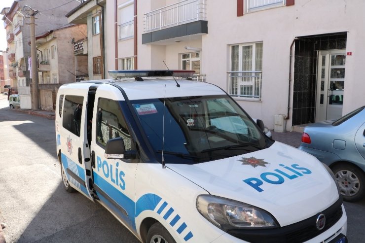 Sahte polis yaşlı kadını dolandırdı
