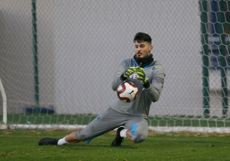 Uğurcan Çakır, sosyal medyada sevenleriyle buluştu