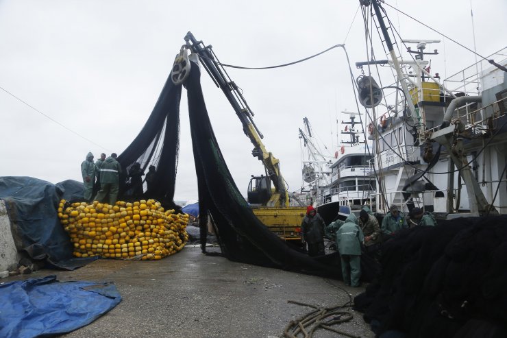 Balıkçılar koronavirüs nedeniyle av sezonunu erken kapattı