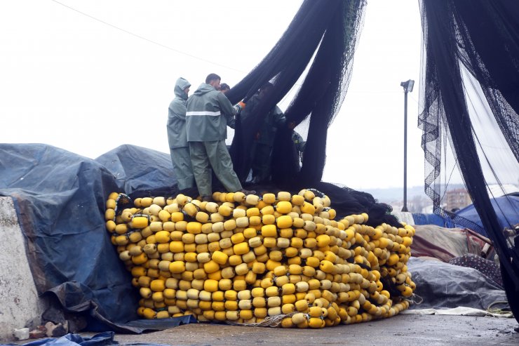 Balıkçılar koronavirüs nedeniyle av sezonunu erken kapattı