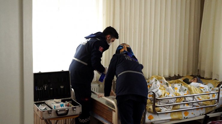 Bursa'da "Vefa Sosyal Destek Ekibi" binlerce çağrıya yanıt verdi