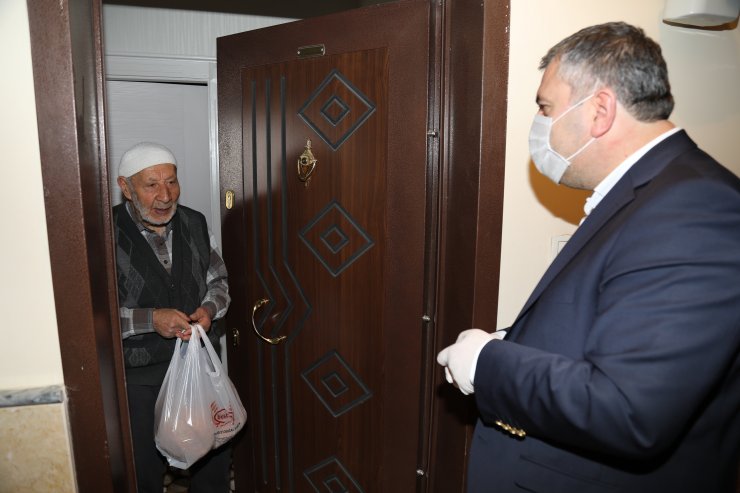 Çubuk ve Gölbaşı'nda 65 yaş ve üstü vatandaşların ihtiyaçları karşılanıyor