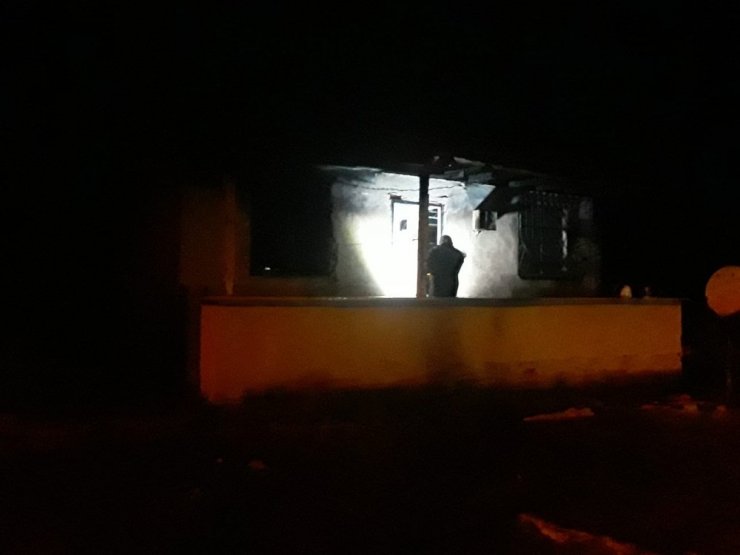 Giresun’da ev yangını: 2 kişi yaralı olarak kurtarıldı