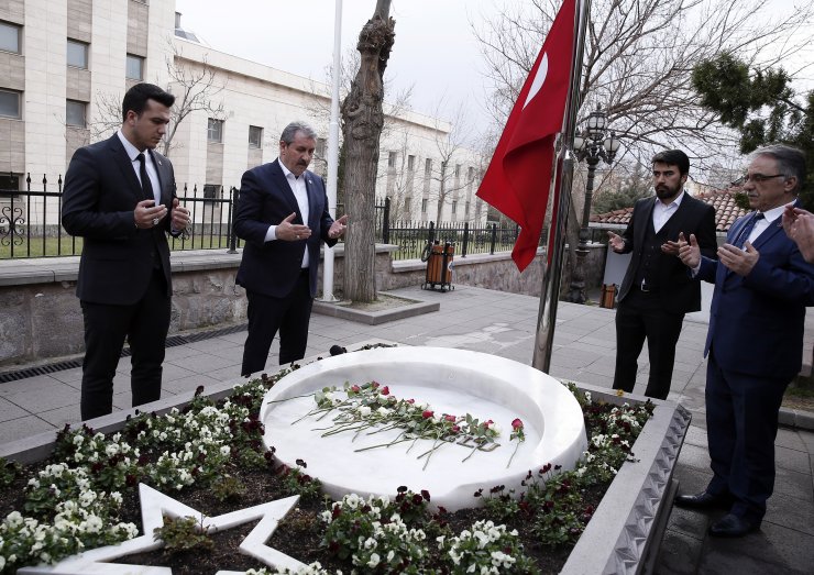 Muhsin Yazıcıoğlu kabri başında anıldı