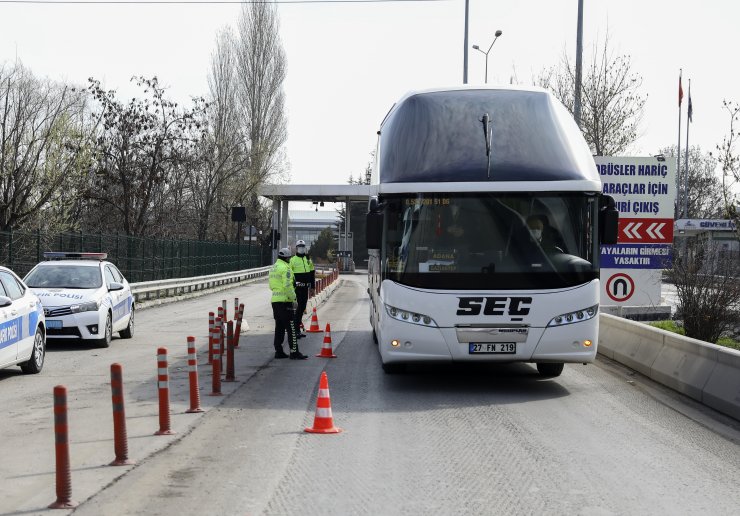 Polisten yolcu otobüslerine koronavirüs denetimi