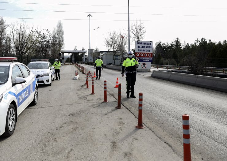 Polisten yolcu otobüslerine koronavirüs denetimi