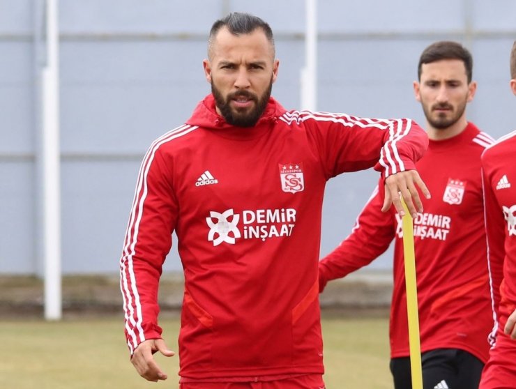 Yasin Öztekin’den Fatih Terim’e geçmiş olsun mesajı