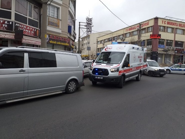 Sokak ortasında yığıldı, korona korkusu yaklaştırmadı
