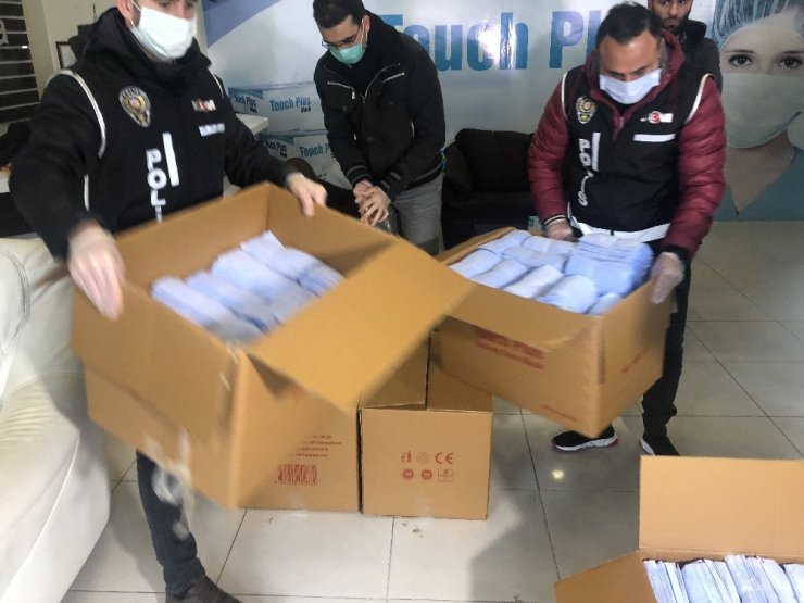 Tekstilin kalbi Bursa’da sağlık açısından yetersiz 100 bin tıbbî maske ele geçirildi