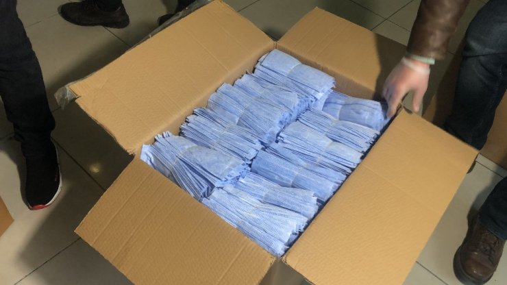 Tekstilin kalbi Bursa’da sağlık açısından yetersiz 100 bin tıbbî maske ele geçirildi