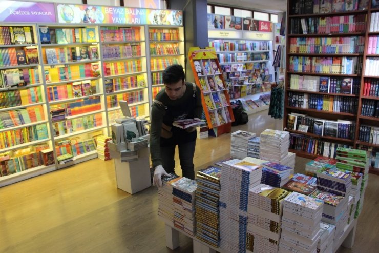 Trabzon’da bir kitapevinden ilginç ‘Evdekal’ kampanyası