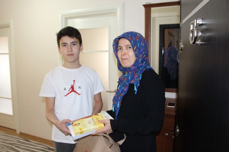 Trabzon’da bir kitapevinden ilginç ‘Evdekal’ kampanyası