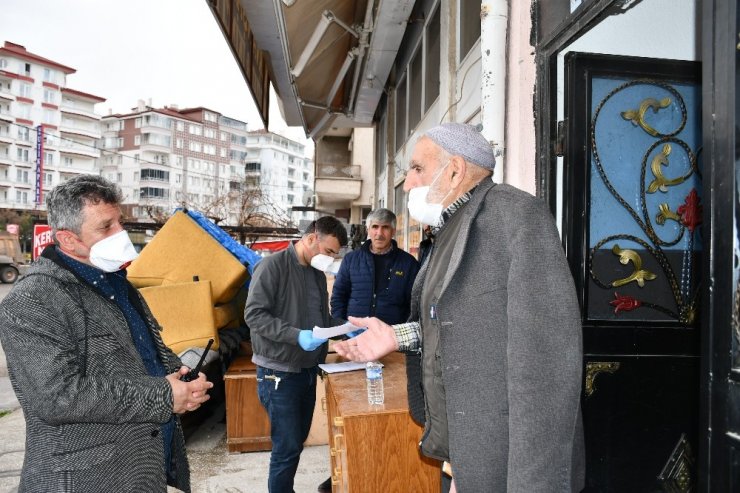 Polisi arayan yaşlı adam dolandırılmaktan kurtuldu
