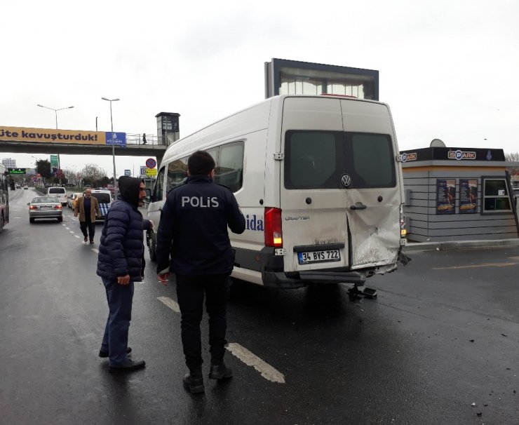 Bakırköy’de trafik kazası: 3 yaralı