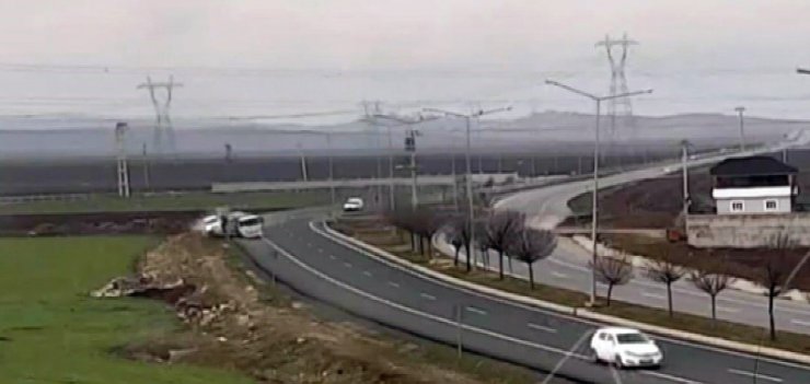 Batman’da 3 kişinin yaralandığı kaza anı kameraya yansıdı