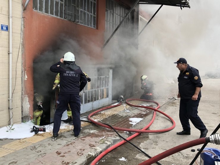 Bursa’da 3 katlı tekstil atölyesinde yangın