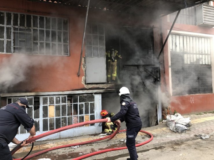 Bursa’da 3 katlı tekstil atölyesinde yangın