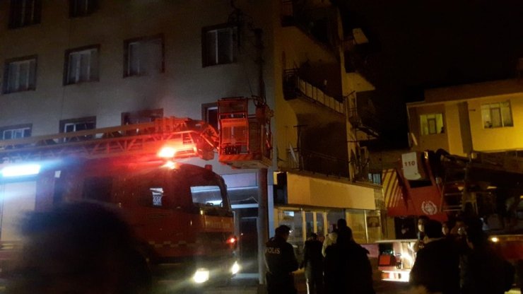 Bursa’da yangın mahalleliyi sokağa döktü