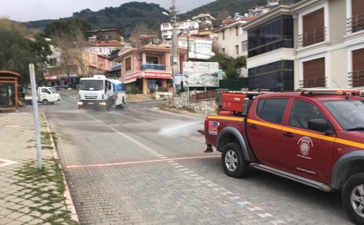 Edremit’te dezenfekte çalışmaları aralıksız sürüyor