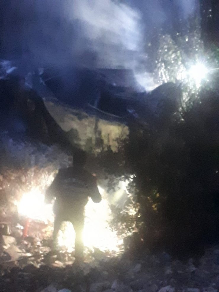 Taklalar atan otomobil alev aldı: 1 ölü