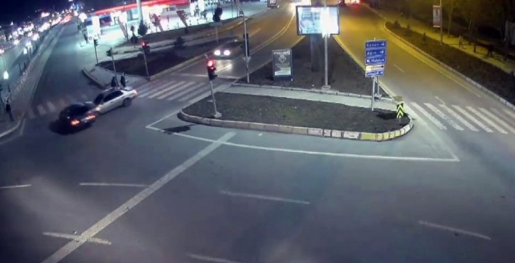 Elazığ ve Bingöl’de trafik kazaları kameraya yansıdı
