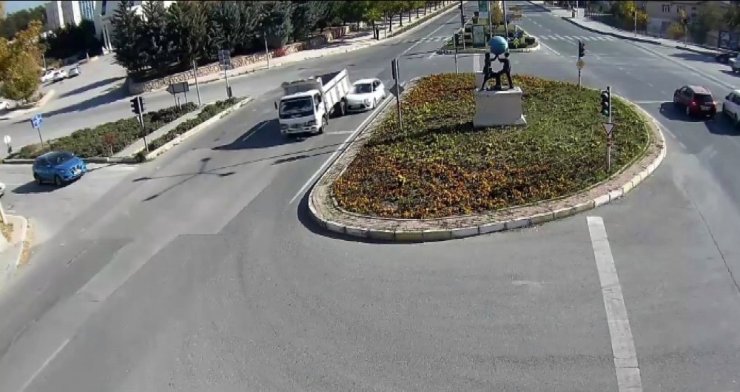 Elazığ ve Bingöl’de trafik kazaları kameraya yansıdı