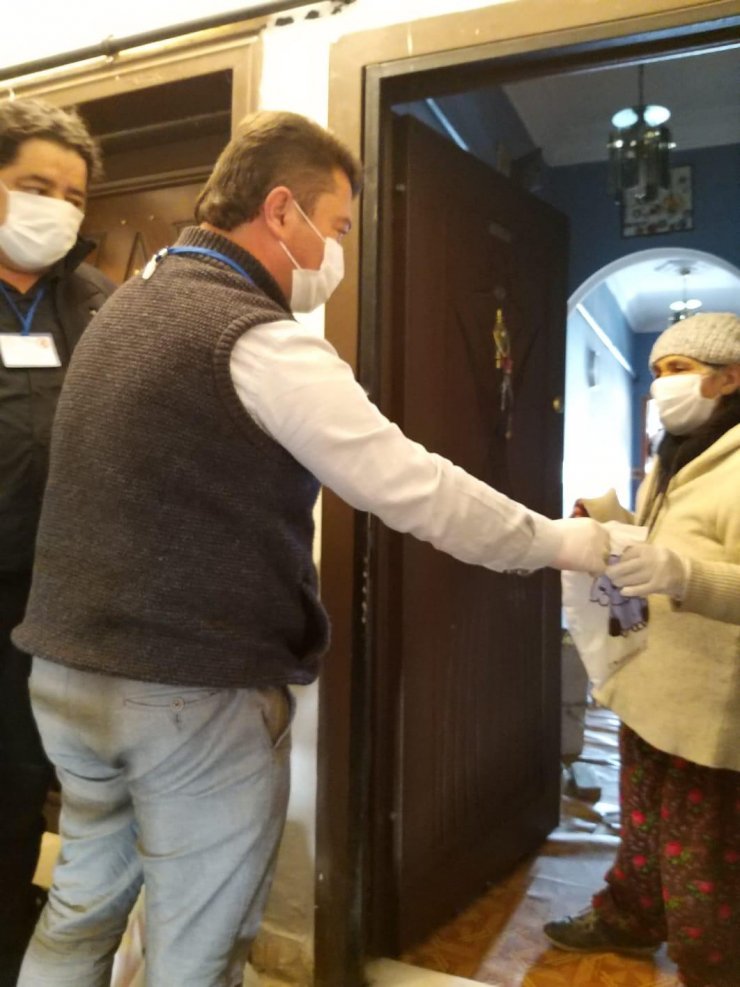 Gönüllü öğretmenlerden örnek davranış