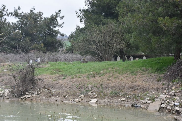 İnegöl'de mezar ziyareti için baraj suyunun çekilmesini bekliyorlar