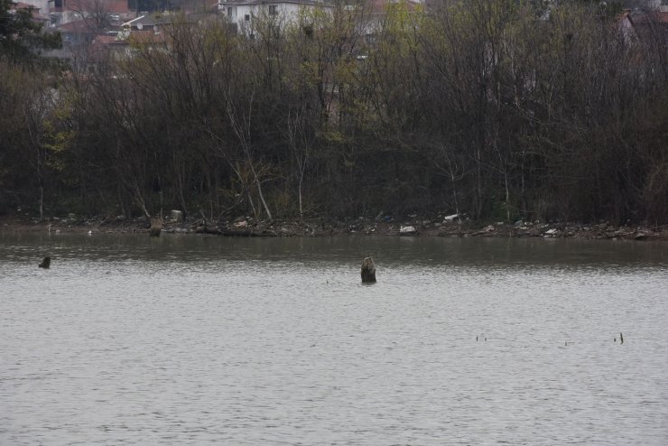 İnegöl'de mezar ziyareti için baraj suyunun çekilmesini bekliyorlar