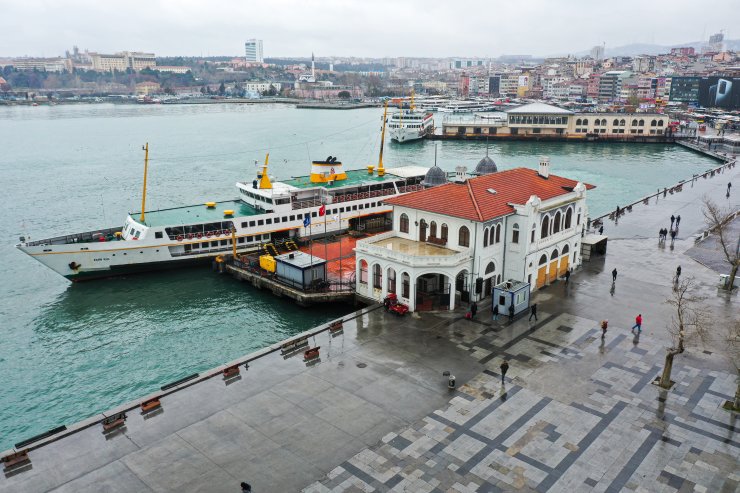 İstanbul'un meydanlarında koronavirüs sessizliği