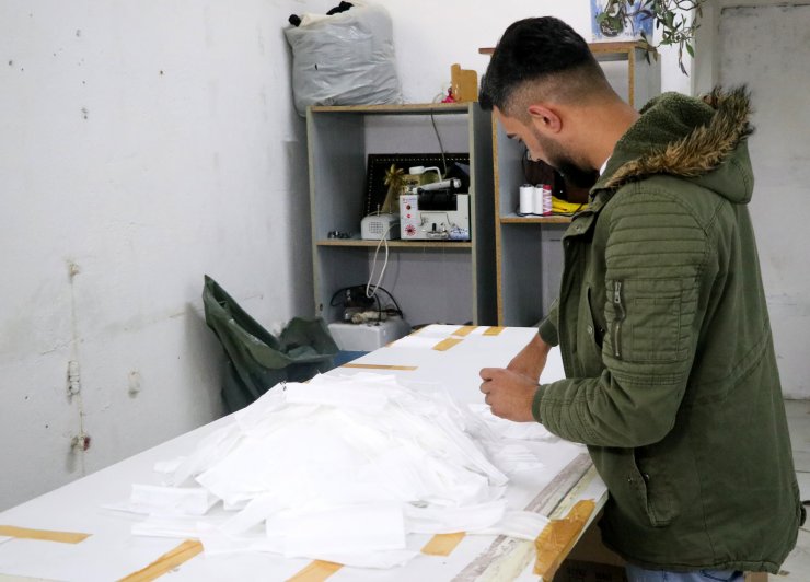 İzmir'de tıbbi standartlara uymayan 1500 maske ele geçirildi