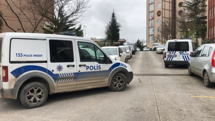 Tansiyon hastası kadını, çocukları evin balkonunda ölü buldu
