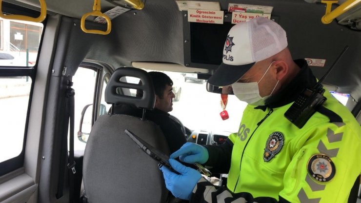 Polis ekiplerinden otobüslere Korona virüs denetimi