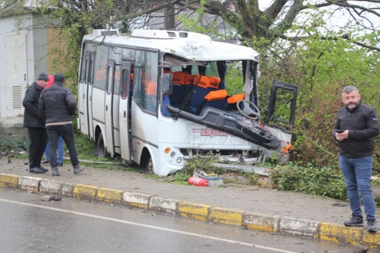 Fabrika servisi trafik kazası yaptı: 1 ölü 7 yaralı