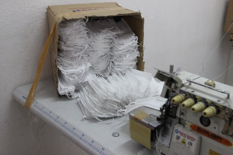 İzmir’de ’merdiven altı’ maske üreten adrese operasyon: bin 500 maske ele geçirildi