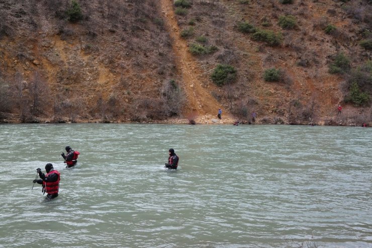 Tunceli’de kayıp uzman çavuşu arama çalışmaları sürüyor
