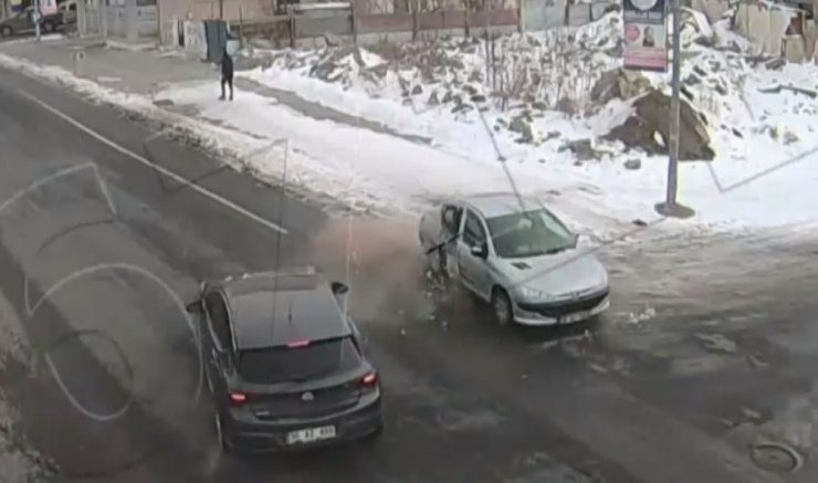 Ağrı, Kars ve Iğdır’da meydana gelen trafik kazaları kameralara yansıdı
