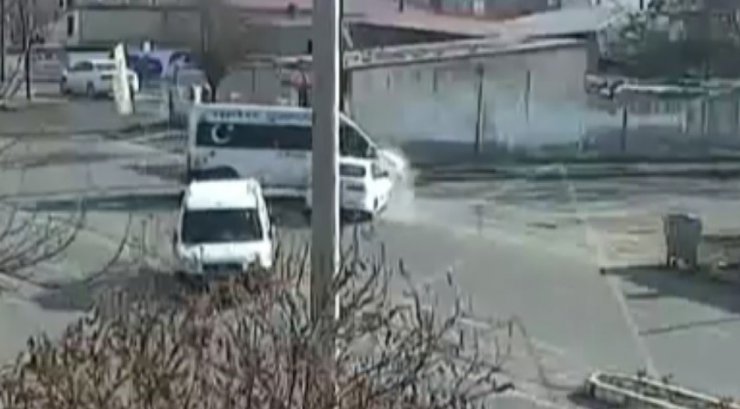 Ağrı, Kars ve Iğdır’da meydana gelen trafik kazaları kameralara yansıdı
