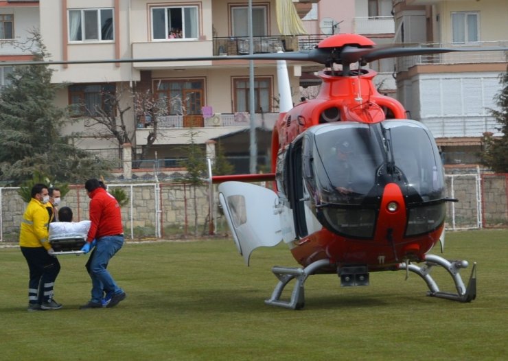 Kalp krizi geçiren vatandaşa hava ambulansı yetişti