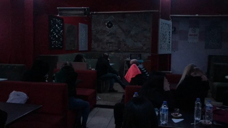 Korona virüs tedbirlerine uymayan gece kulübüne operasyon: 20 gözaltı