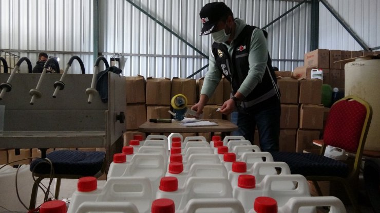 Bursa'da 20 ton sahte dezenfektan ele geçirildi