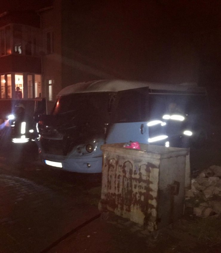 Keşan’da gece yarısı korkutan araç yangını