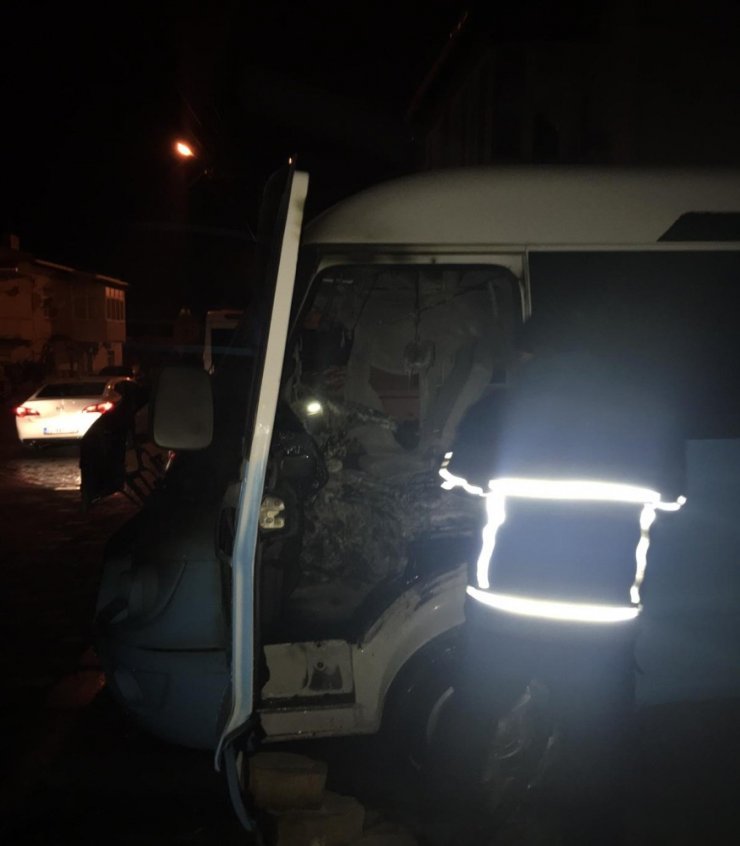 Keşan’da gece yarısı korkutan araç yangını