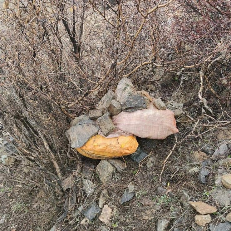 Yüksekova’da 177 kilo eroin ile 10 bin adet tıbbi maske ele geçirildi