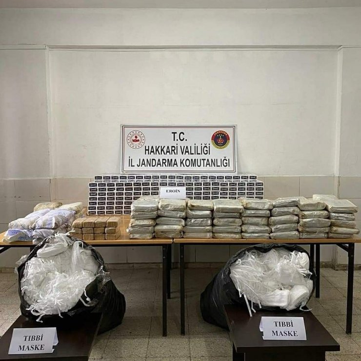 Yüksekova’da 177 kilo eroin ile 10 bin adet tıbbi maske ele geçirildi