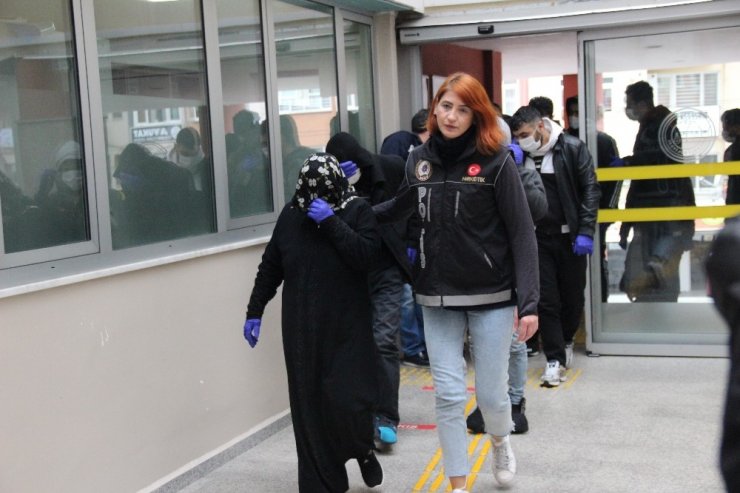 Uyuşturucu maddeyi süt ambalajlarında saklayan çeteye operasyon: 9 gözaltı
