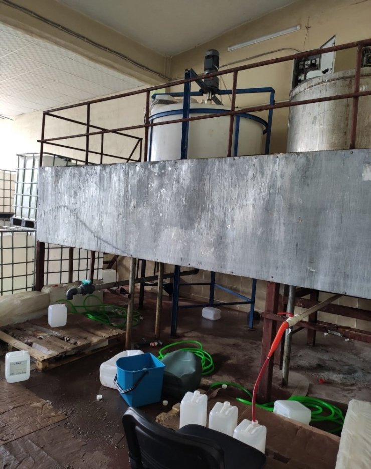 Malatya’da 2 ton 600 litre sahte dezenfektan ele geçirildi