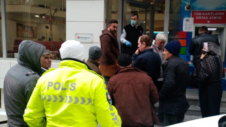 Sokağa çıkan yaşlılara polis uyarısı
