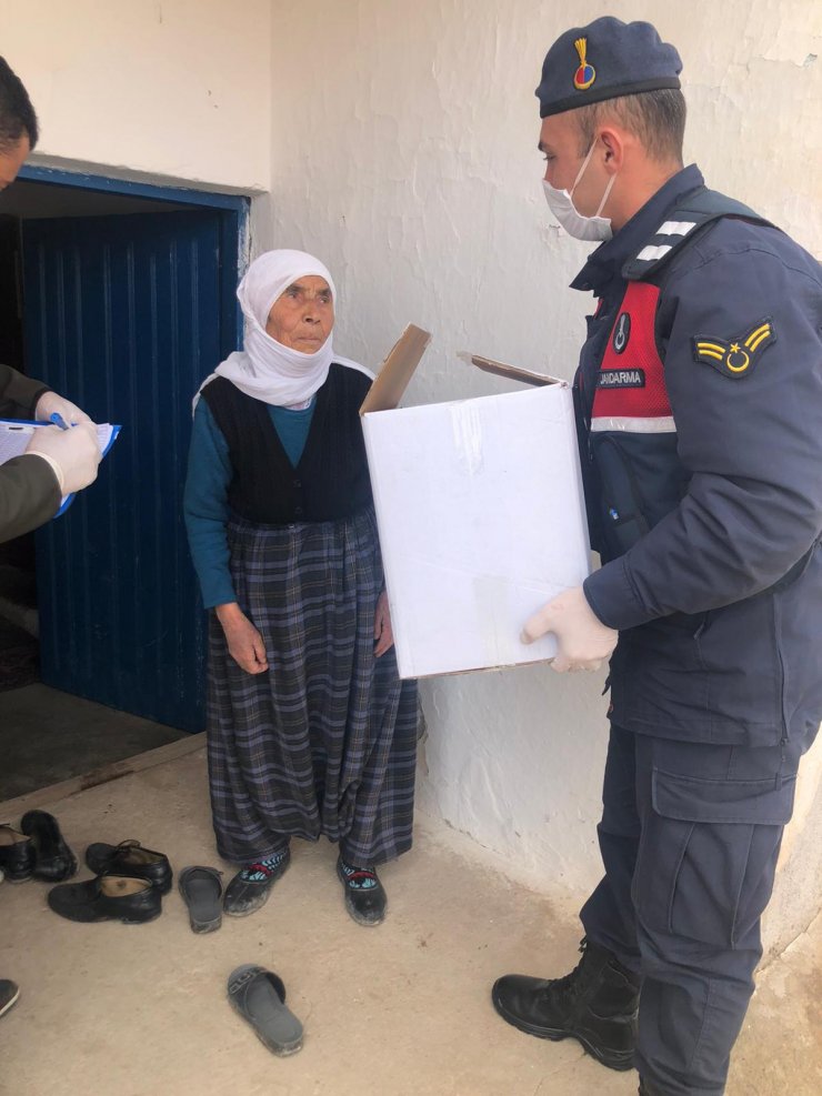 Niğde'de "Vefa Sosyal Destek Grubu" yaşlıların hizmetine koşmaya devam ediyor